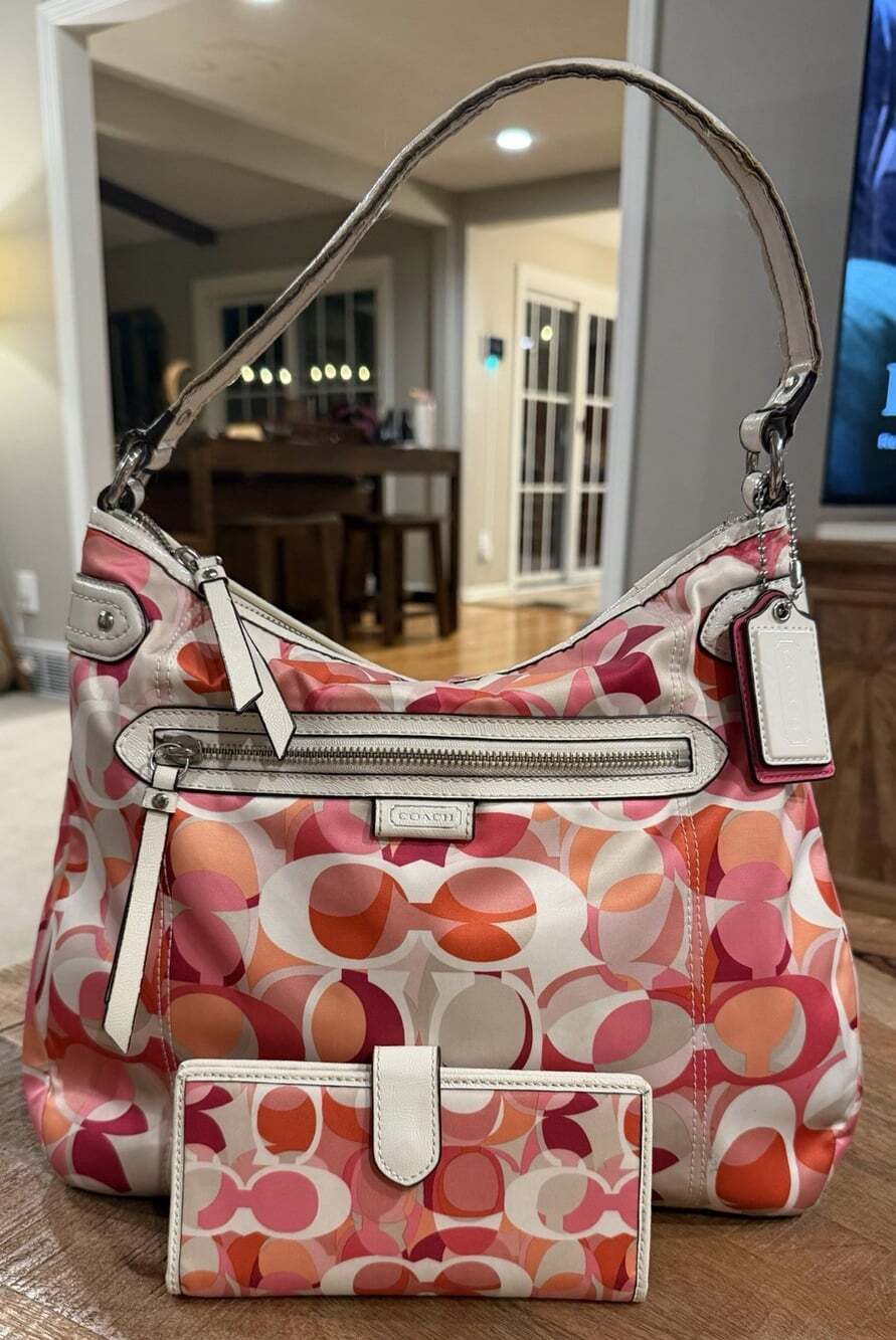 Coach F23957 Daisy Kaleidoscope Convertible Hobo Wallet Set Pink Y2K